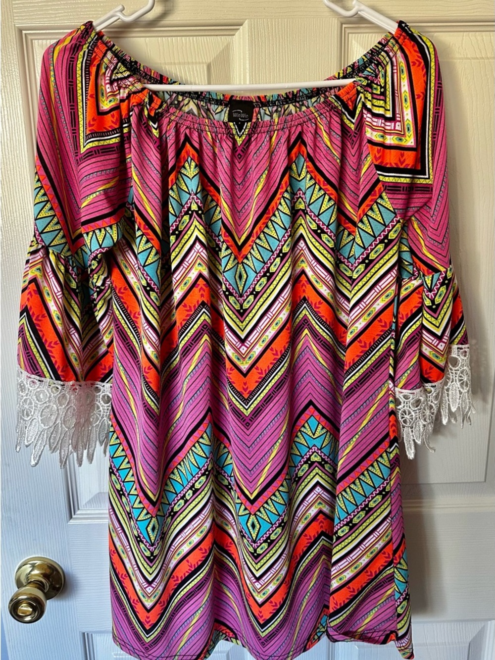 WinWin L-XL Lace Tunic Multi colored Chevron Off-Shoulder Tunic with Lace Trim